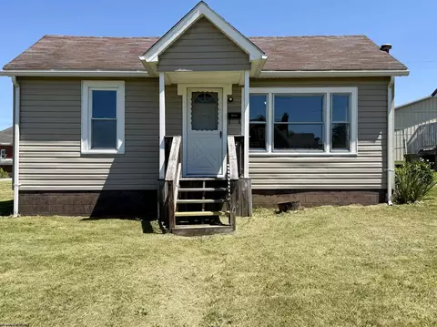 8267 Elk Ave, Stonewood, WV 26301