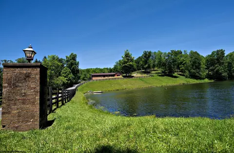 54 Double Pond Dr, Bridgeport, WV 26330