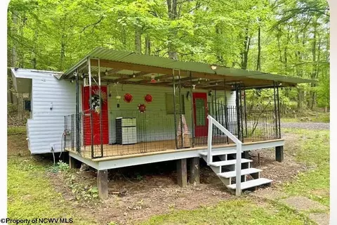 1050 Mcgee Ln, Volga, WV 26238