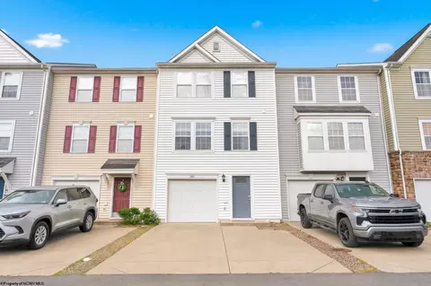 121 Pine Ln, Morgantown, WV 26508