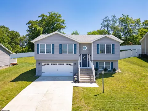 59 Friend Dr, Morgantown, WV 26508