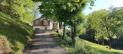 72 Newcastle Ln, Farmington, WV 26571
