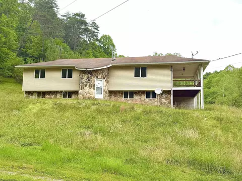 973 Bonnett Holw, Glenville, WV 26351