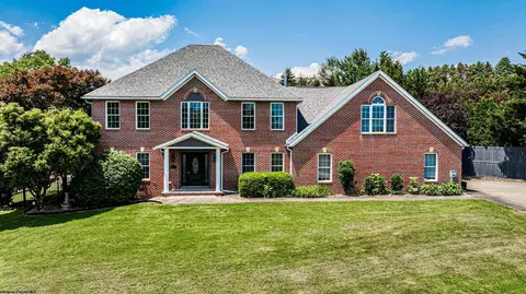 3 Zara Dr, Morgantown, WV 26508
