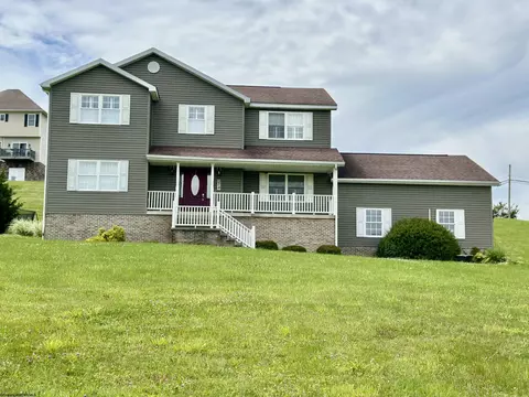 214 Evergreen Dr, Bridgeport, WV 26330