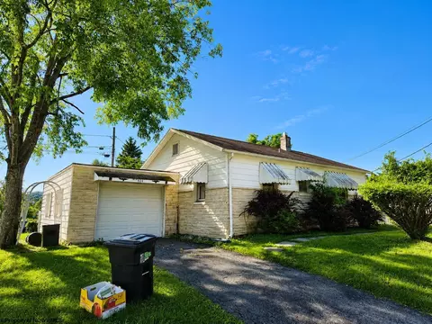 404 Crowl St, Westover, WV 26501