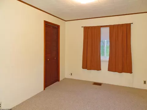 Bedroom - 93 Maple Ave, Westover, WV 26501 photo 4 of 8