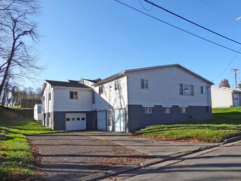 93 Maple Ave, Westover, WV 26501