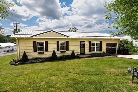 125 Apolla Dr, Morgantown, WV 26505