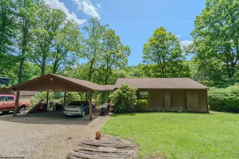 1061 Loren Ln, Fairmont, WV 26554