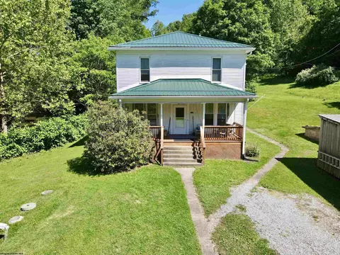 19 Nazareth Farm Rd, Salem, WV 26426