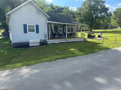 102 3rd St, Enterprise, WV 26568