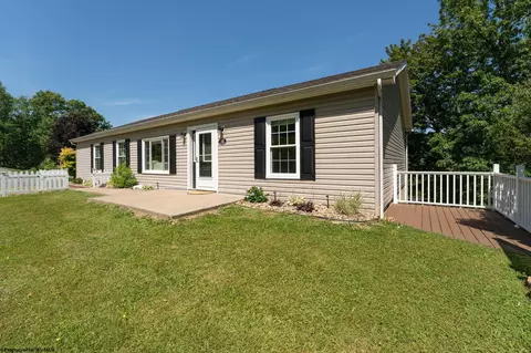 53 Ebenklein Ln, Morgantown, WV 26508