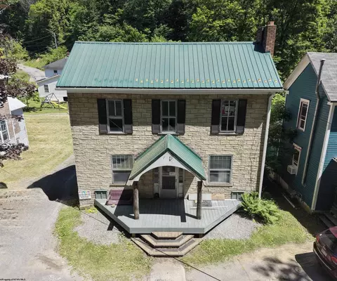 128 Harpertown Rd, Elkins, WV 26241