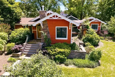 895 Fairfax Dr, Morgantown, WV 26505