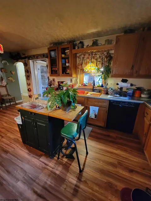 Kitchen - 11575 Georgetown Rd, Beverly, WV 26253 photo 2 of 3