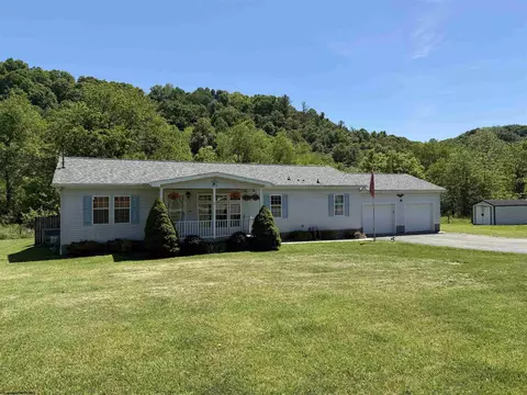 28 Fields Ln, Elkins, WV 26241