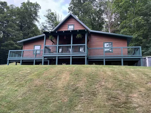 52 Kearns Rd, Bristol, WV 26426