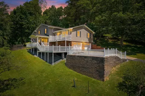 83 Maple Lake Ct, Bridgeport, WV 26330