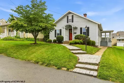 218 Gordon St, Bridgeport, WV 26330