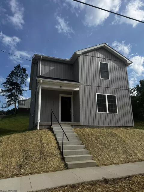 148 Mulberry Ave, Weston, WV 26452