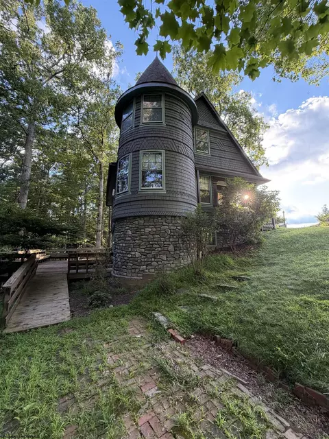 7 Kerens Hill Rd, Elkins, WV 26241
