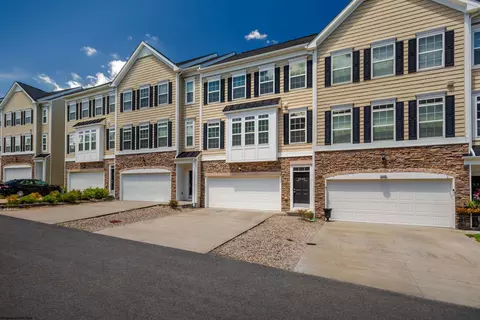 3333 Sun Ct, Morgantown, WV 26505