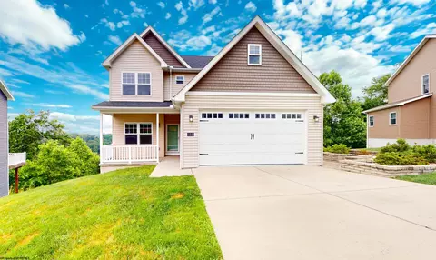132 Landing Dr, Morgantown, WV 26508