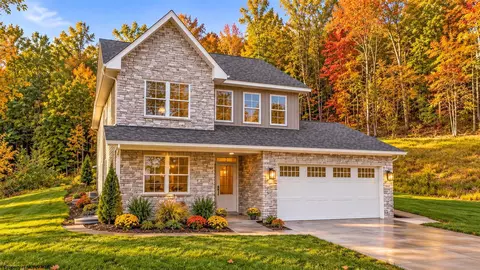 205 Sabre Ct, Morgantown, WV 26508