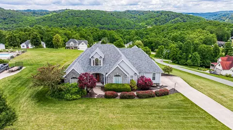 8 Allen Cir, Fairmont, WV 26554