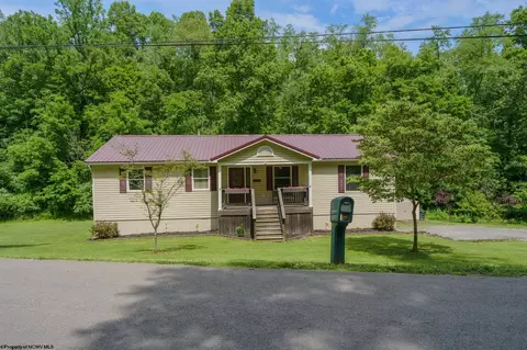 270 Taylortown Rd, Maidsville, WV 26541