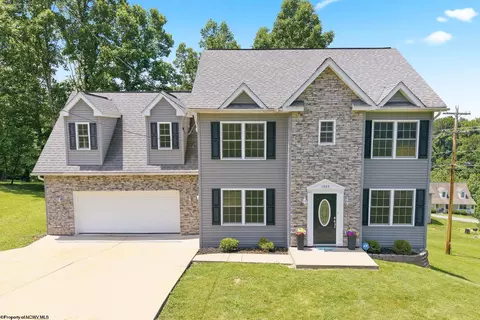 1405 Arcadia Dr, Fairmont, WV 26554