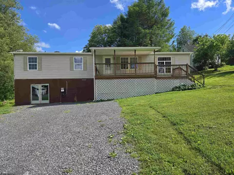 10 W Herring Rd, Masontown, WV 26542