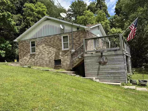 3416 Pleasantdale Rd, Kingwood, WV 26537