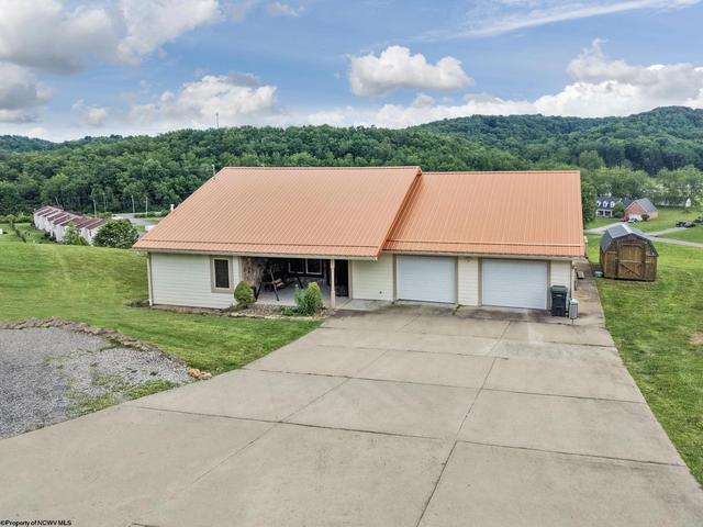180 Overlook Dr, Buckhannon, WV 26201