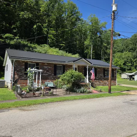 308 Cottage Ave, Weston, WV 26452