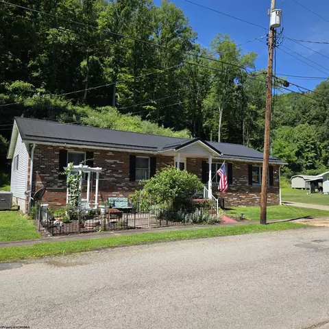 308 Cottage Ave, Weston, WV 26452