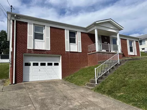 540 Hall St, Bridgeport, WV 26330