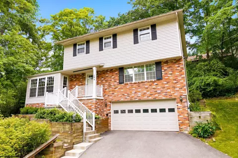 106 Forest Dr, Morgantown, WV 26505