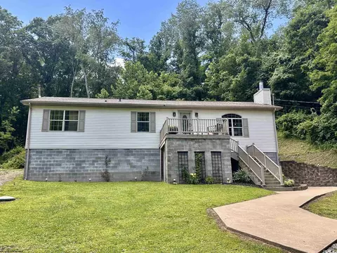 588 Pinch Gut Hollow Rd, Fairmont, WV 26554