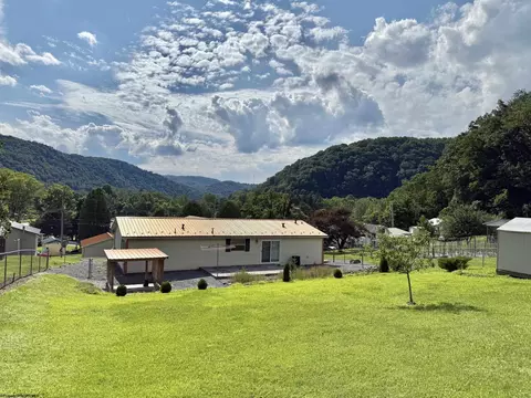 Exterior - 44 Fifth St, Hendricks, WV 26271 photo 7 of 11