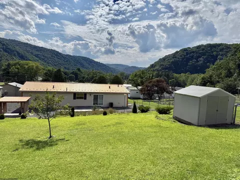 Exterior - 44 Fifth St, Hendricks, WV 26271 photo 6 of 11