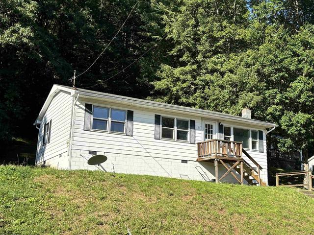 92 Anglin Run Dr, Philippi, WV 26416