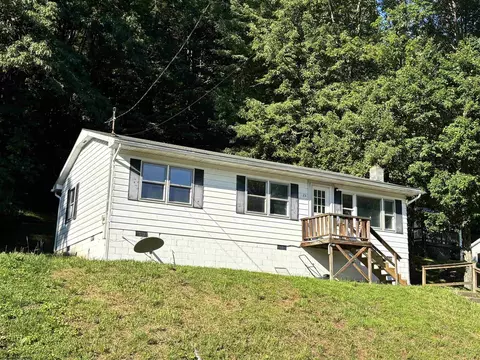 92 Anglin Run Dr, Philippi, WV 26416