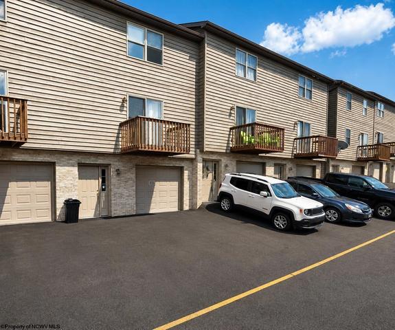 11 Sunridge Dr, Morgantown, WV 26505