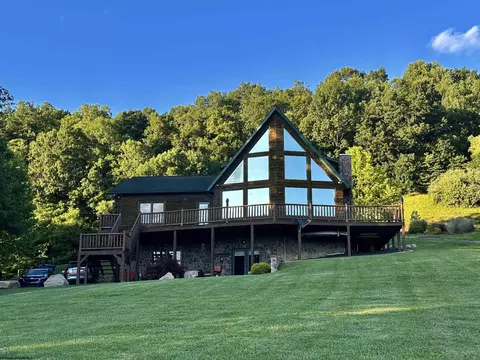 674 Lakeview Dr, Horner, WV 26372
