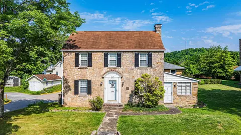 260 S High St, Morgantown, WV 26505