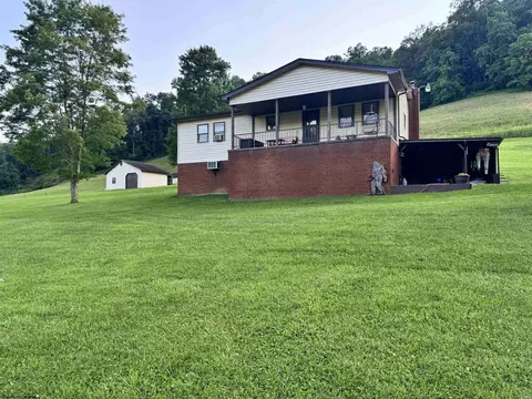 835 Morgantown Ave, Newburg, WV 26410