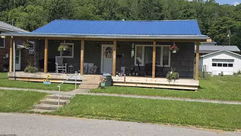 361 Maple Ave, Philippi, WV 26416