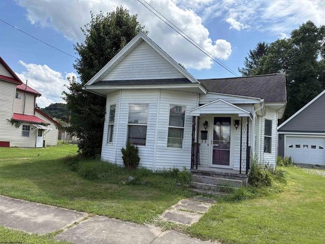 25 Pinnell St, Buckhannon, WV 26201